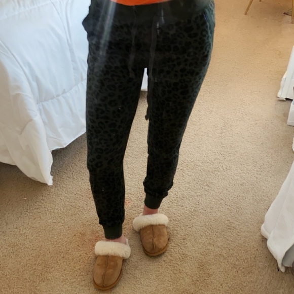 Z supply green leopard joggers - Picture 2 of 2